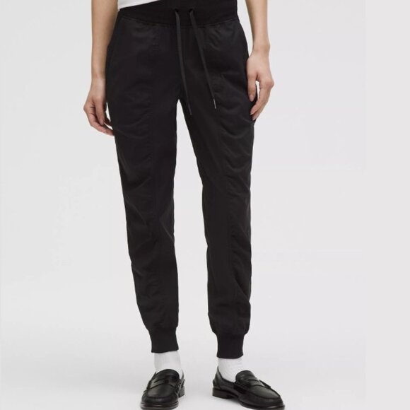 Women's Size 4 Lululemon Dance Studio Mid-Rise Jogger, Black, Full Length - Picture 1 of 11